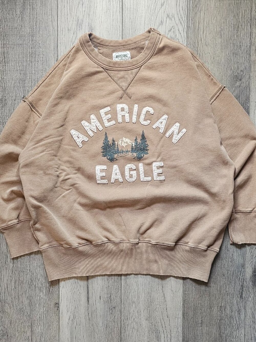 American Eagle Men´s Tan Brown Graphic Crewneck Sweatshirt Size Medium